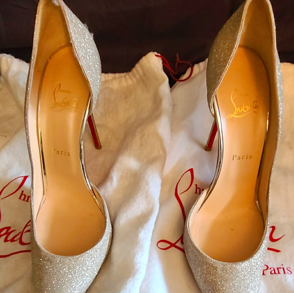 Sz 10 Christian Louboutin Shoes (Red Bottoms)
